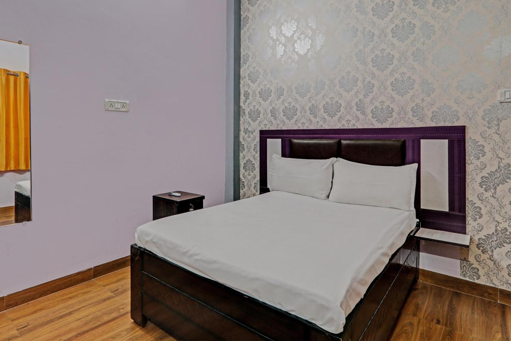Oyo Hotel Crown Lucknow Extérieur photo
