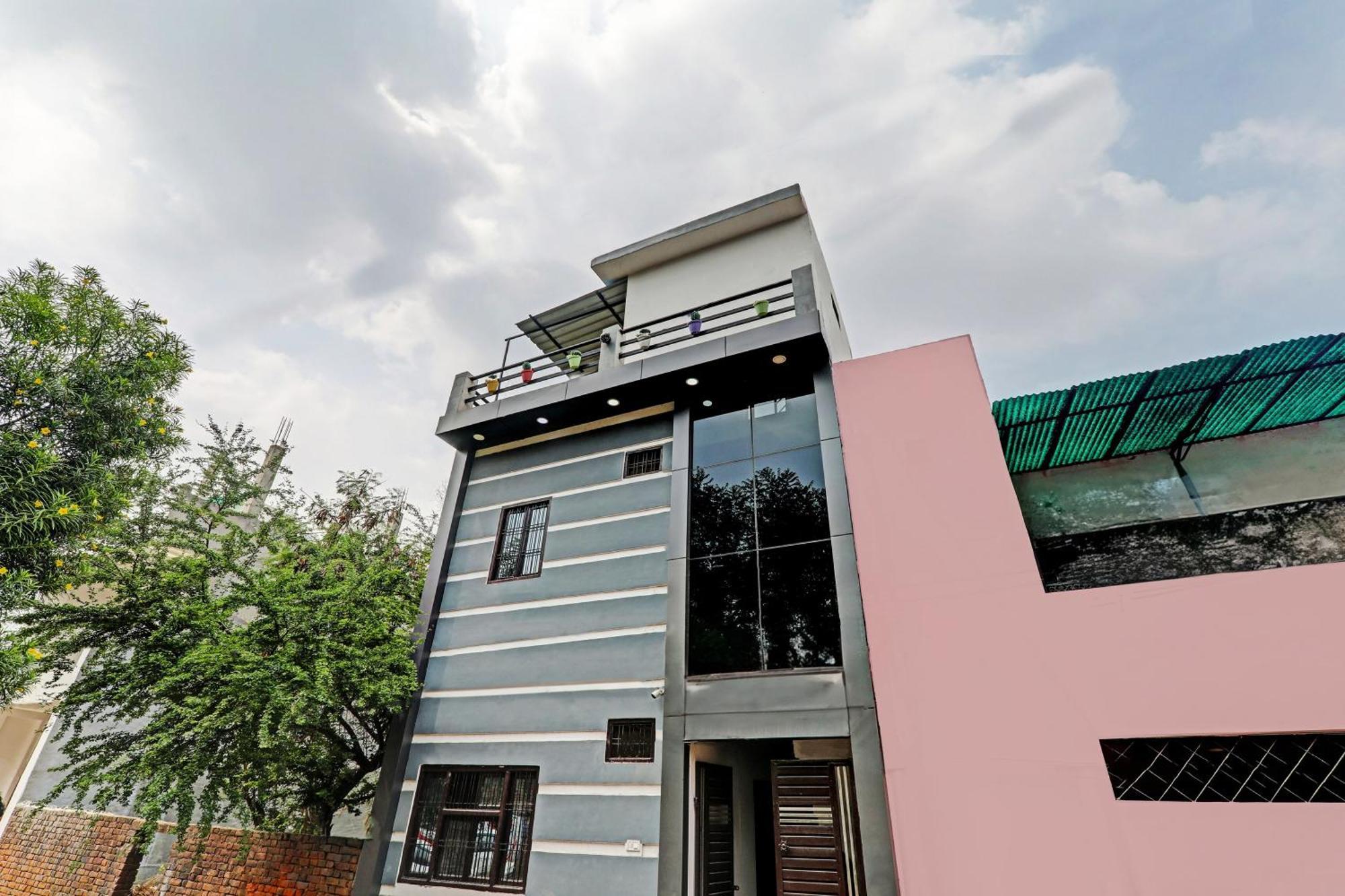 Oyo Hotel Crown Lucknow Extérieur photo